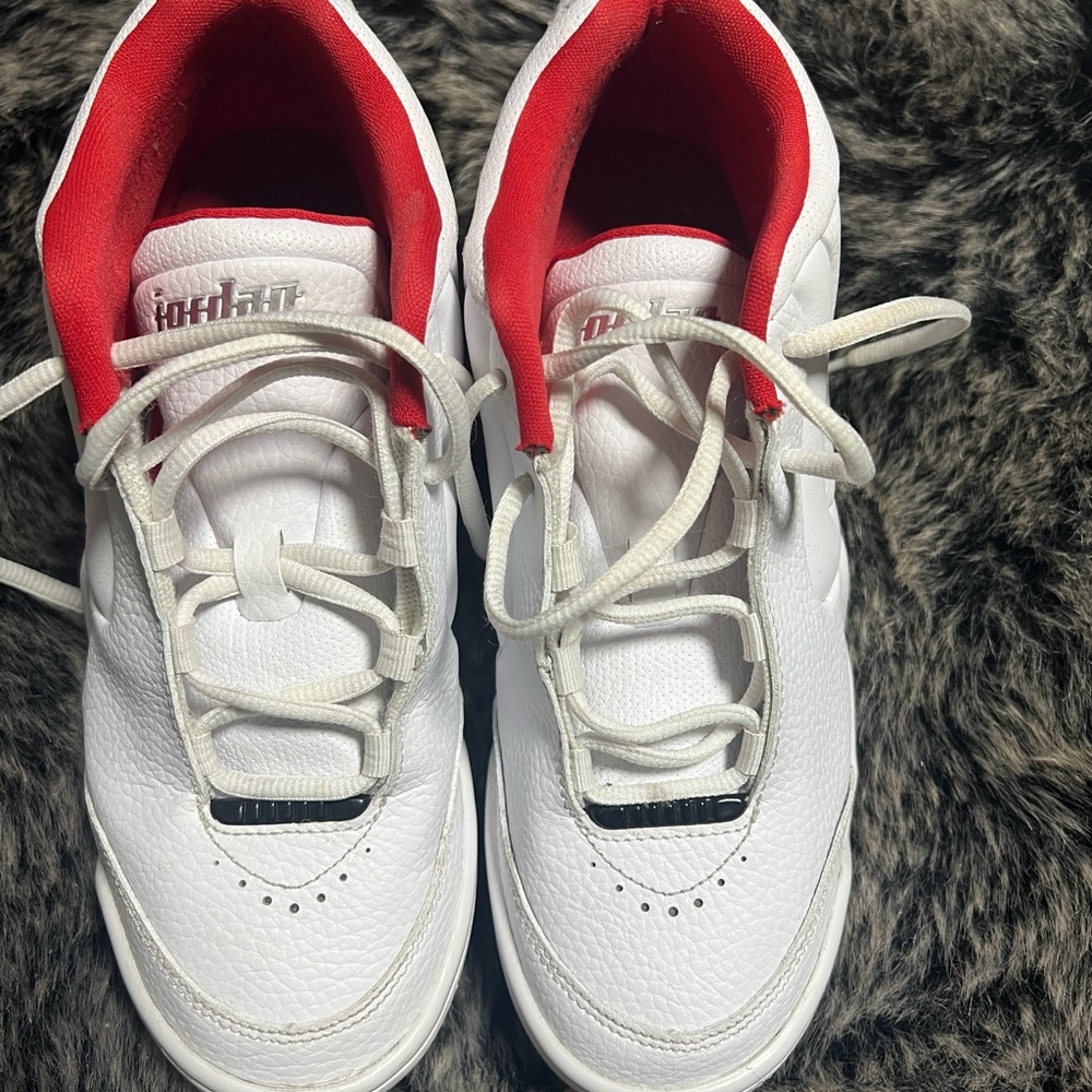 Jordan 23s ,white and red used it a few times practically new !!!